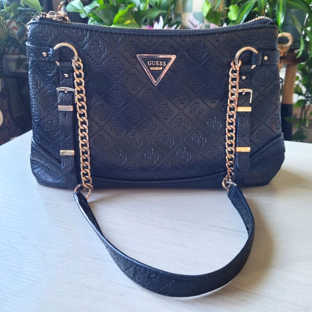 🎀Host Pick🎀 GUESS Shoulder bag